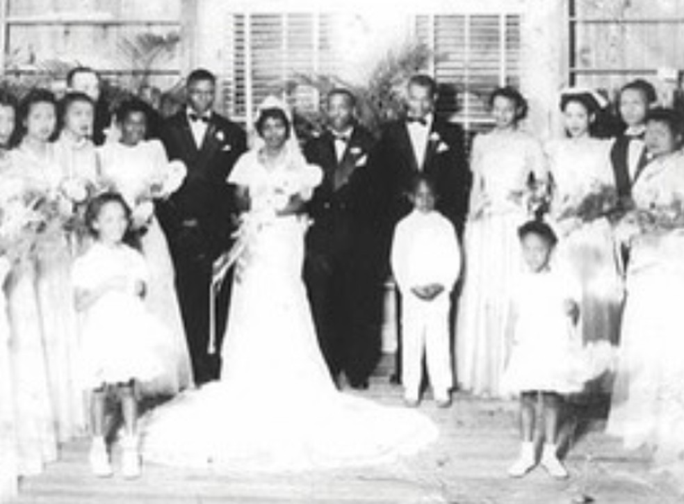 Lyle Gittens, de 108 anos, e sua esposa Eleanor Gittens, de 107 anos, no dia do casamento  Foto: Reproduo/Instagram @longeviquest