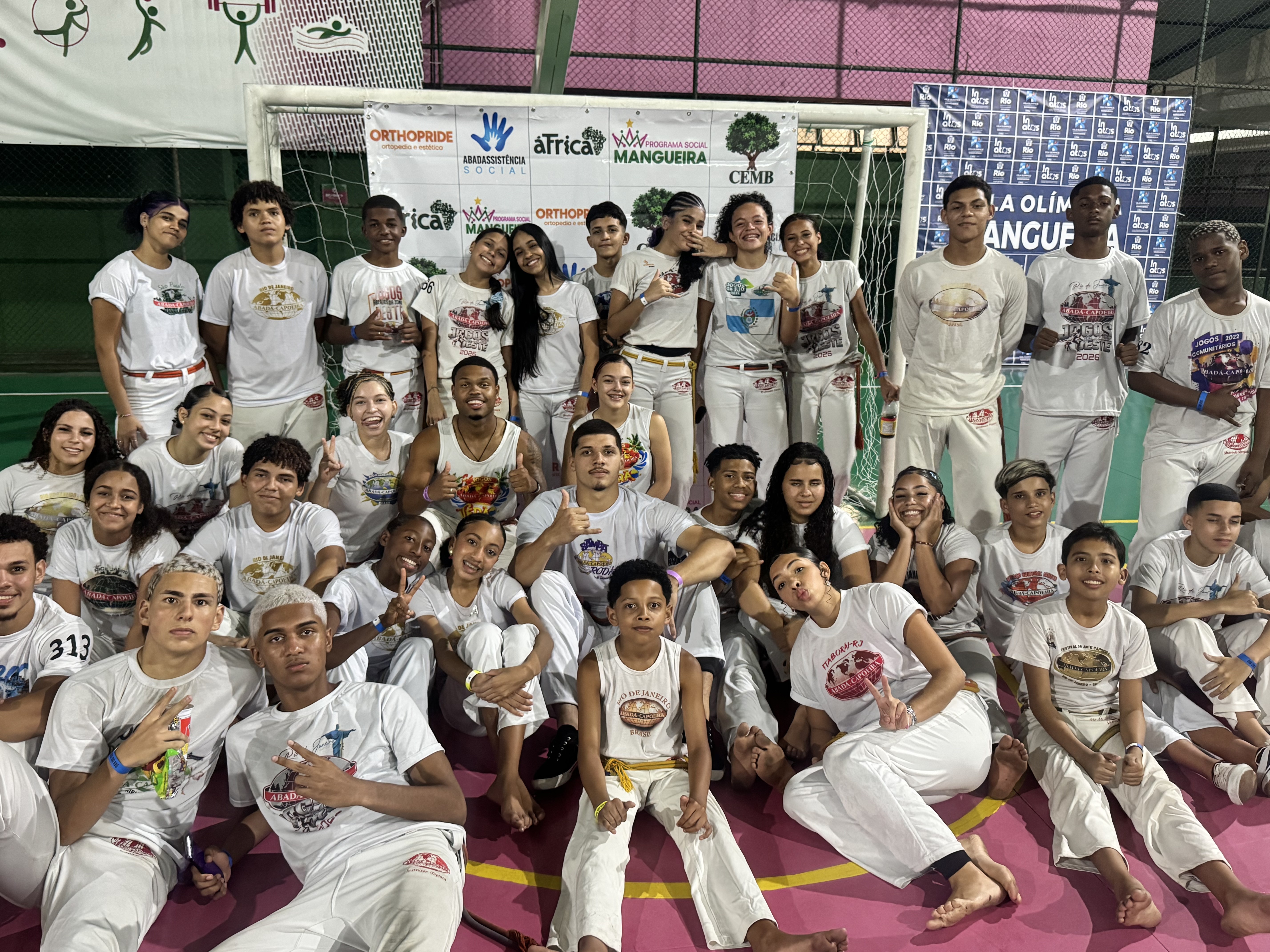 Crianças de comunidades do Rio participam de campeonato de capoeira