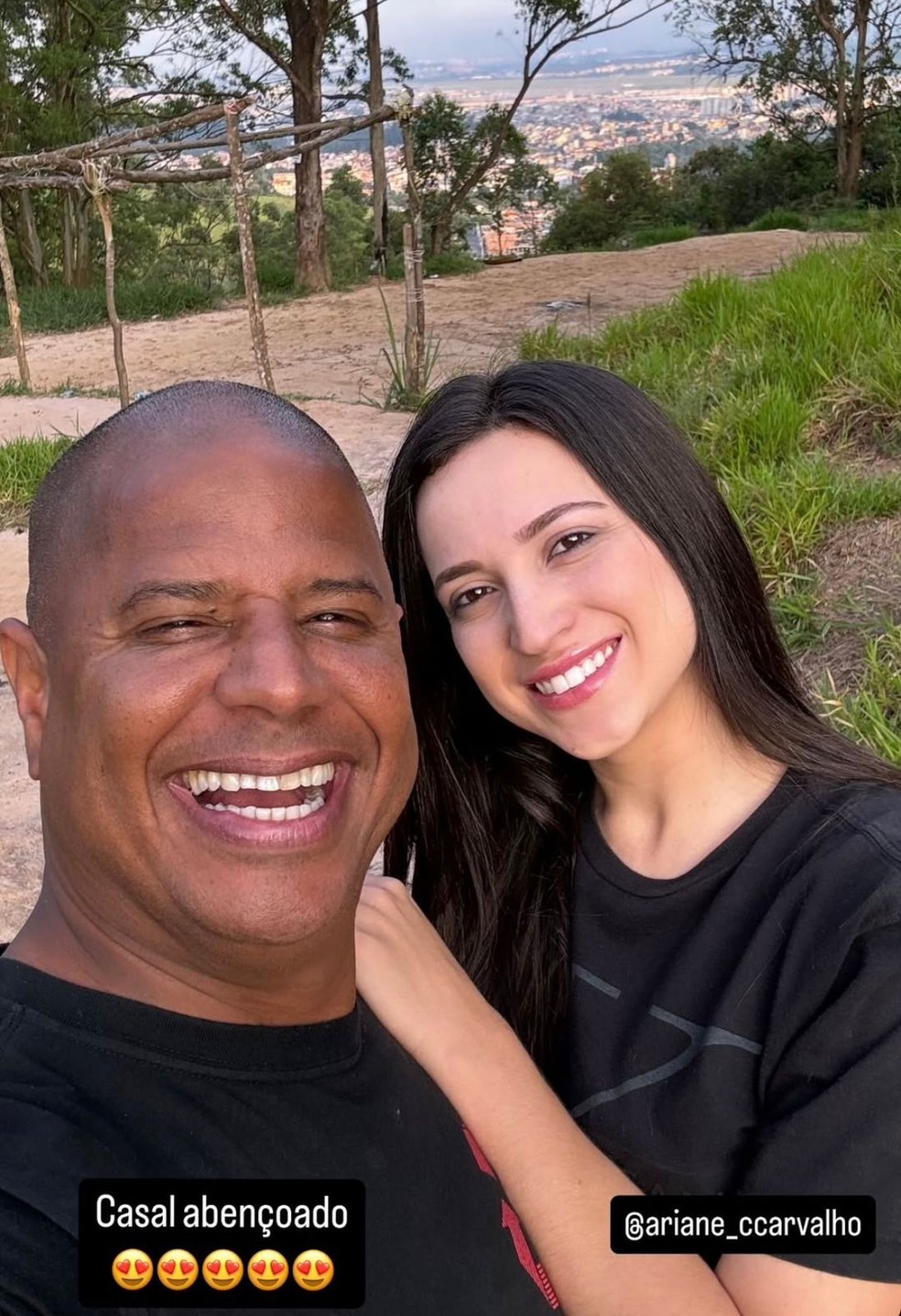 Marcelinho Carioca com a nova namorada  Foto: Instagram