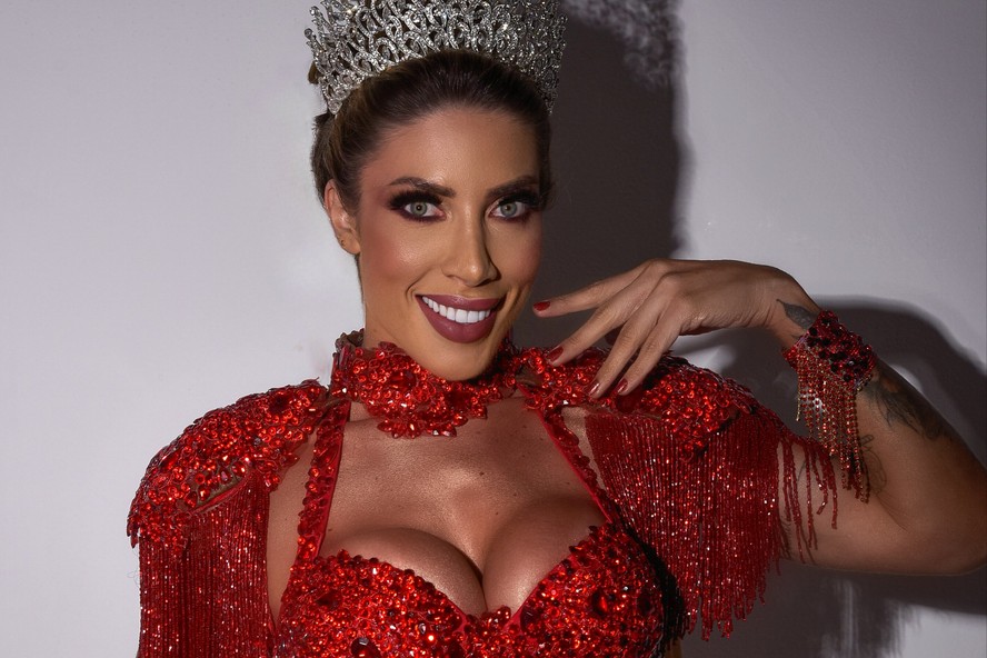 Tati Minerato, rainha de bateria da Porto da Pedra