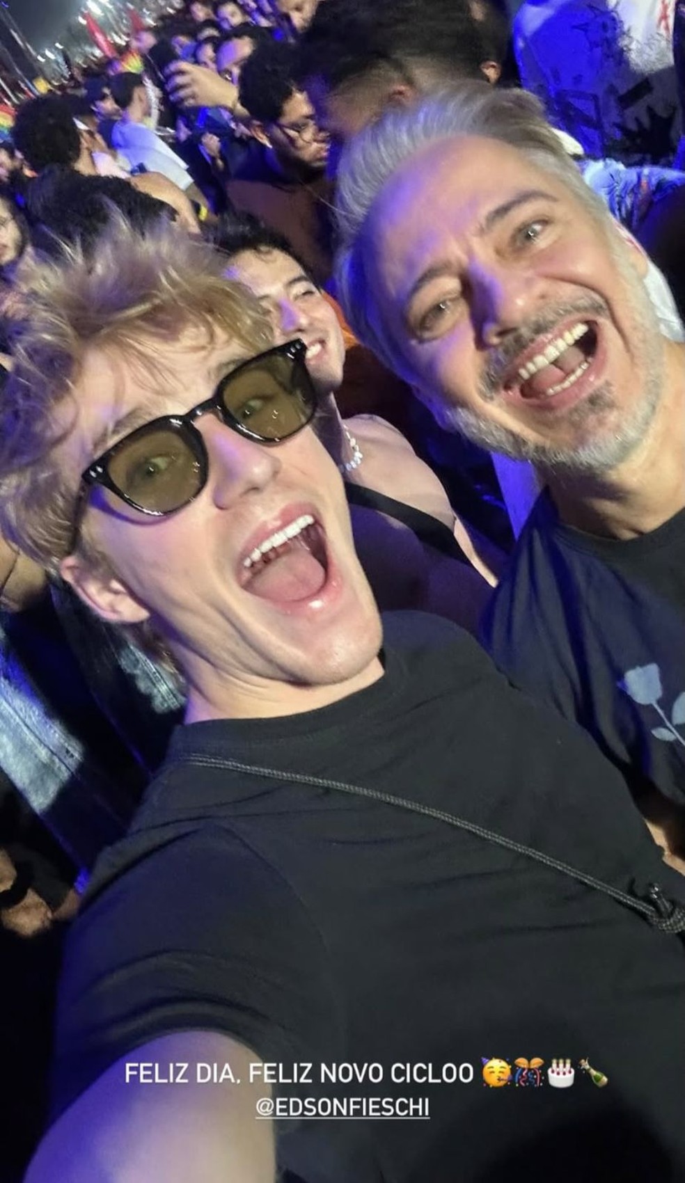 Aos 61 anos, ator Edson Fieschi namora com modelo Alexandre Vesper, de 19 — Foto: Reprodução/Instagram