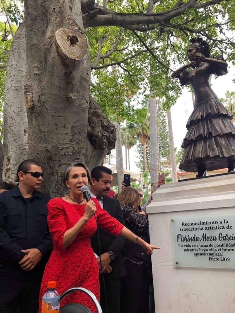 Florinda Meza na inauguração da estátua, em 2019 — Foto: rep/ instagram