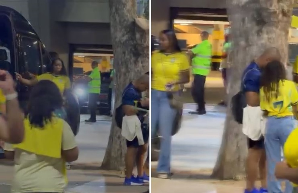 Thiago Gonçalves (de azul) com a filha e a irmã de Vini Jr. (de frente e camisa amarela) à espera da van — Foto: EXTRA