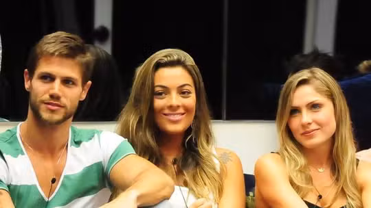 Jonas Sulzbach, do BBB 26, recorda envolvimentos amorosos do BBB 12 e atualiza sobre Renata e Monique