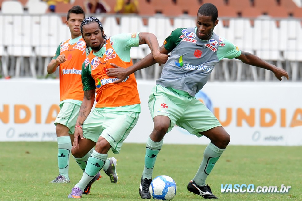 Dedé e Carlos Alberto em treino do Vasco, em 2010 — Foto: Marcelo Sadio/Vasco