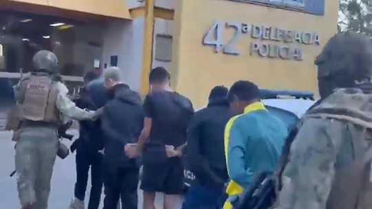 Bope prende seis suspeitos após operação na comunidade Pombo Sem Asa, em Vargem Grande Bope prende seis suspeitos após operação na comunidade Pombo Sem Asa, em Vargem Grande