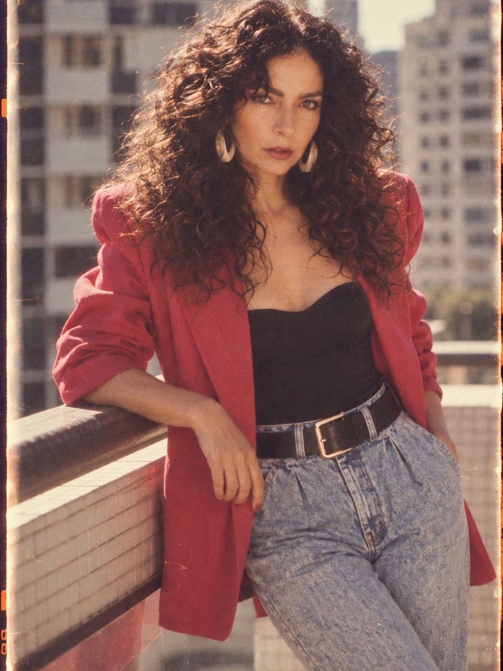Claudia Ohana em trend dos anos 80 — Foto: Instagram/reprodução