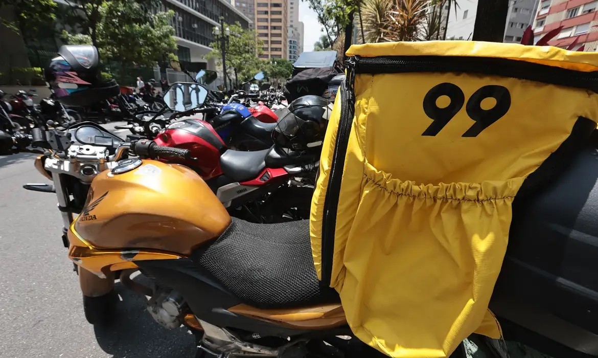 99 oferece mais de 90 vagas de trabalho em diferentes áreas de atuação
