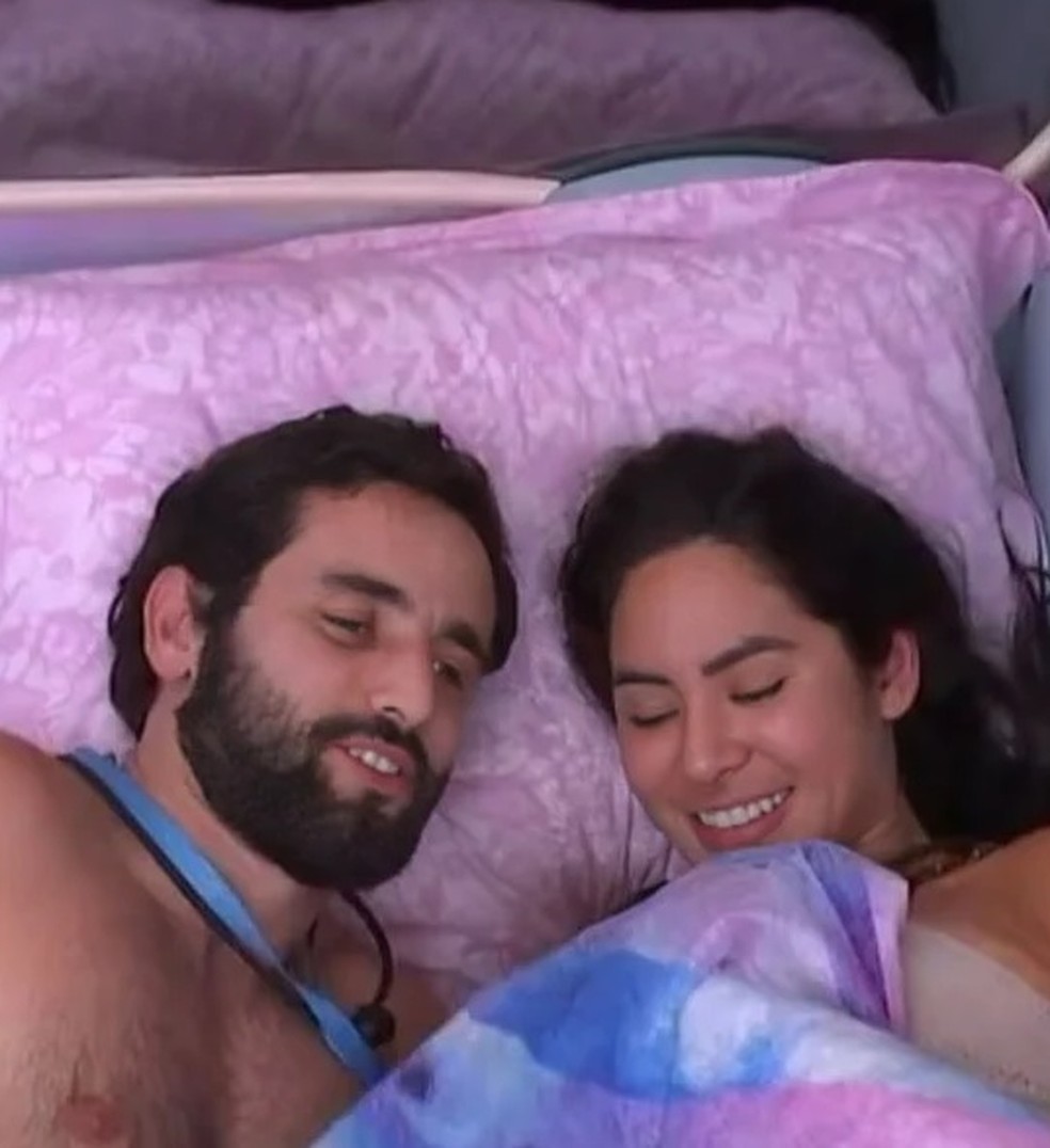 Matteus tem flertado com Isabelle, no 'BBB 24' — Foto: Reprodução