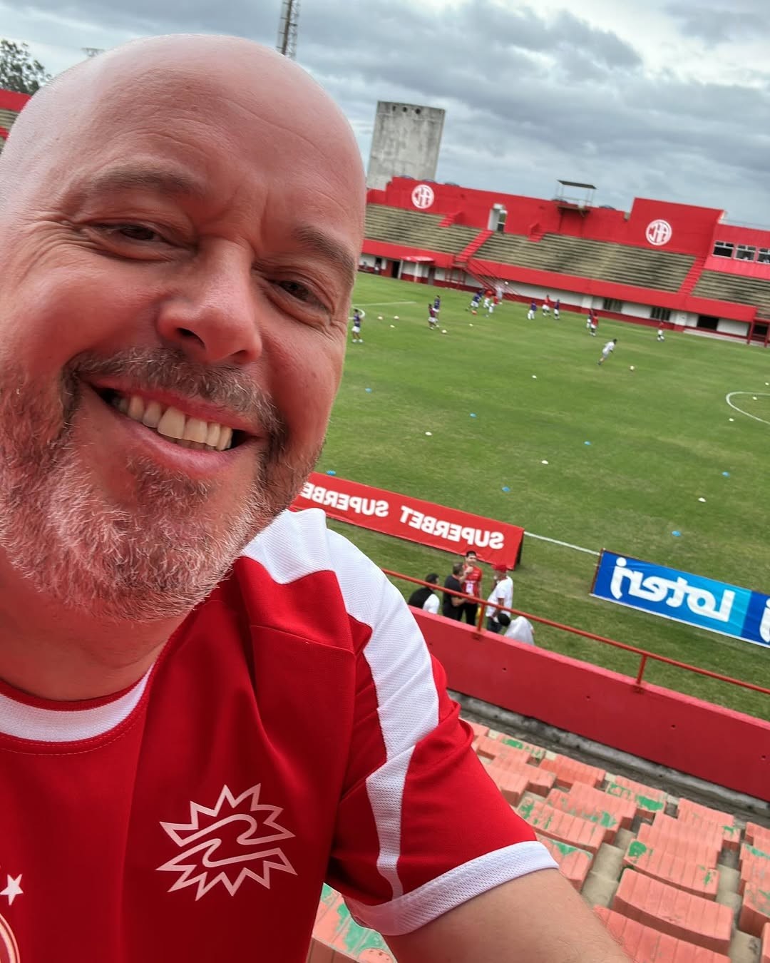 Alex Escobar relata susto após passar mal ao vivo na TV: ‘Tive ...