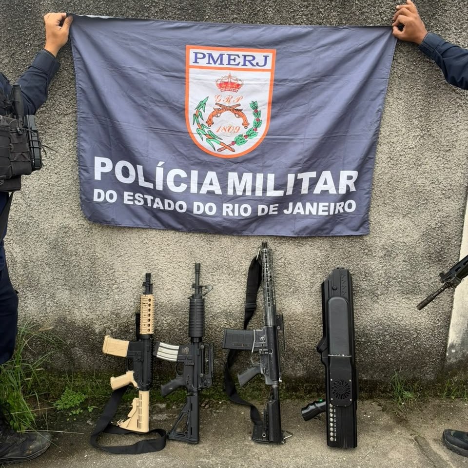 Polícia Militar apreende bazuca antidrone e três fuzis na comunidade Para-Pedro
