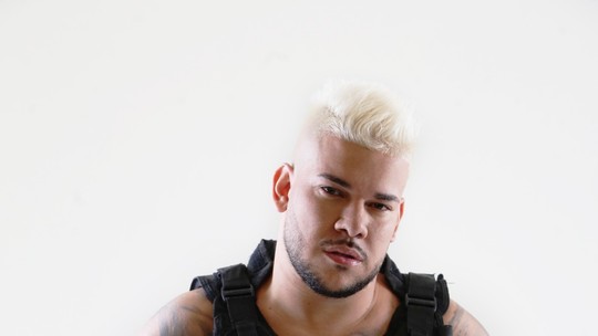 DJ Buarque lança single e fala sobre ser 'mais famoso' que o Chico