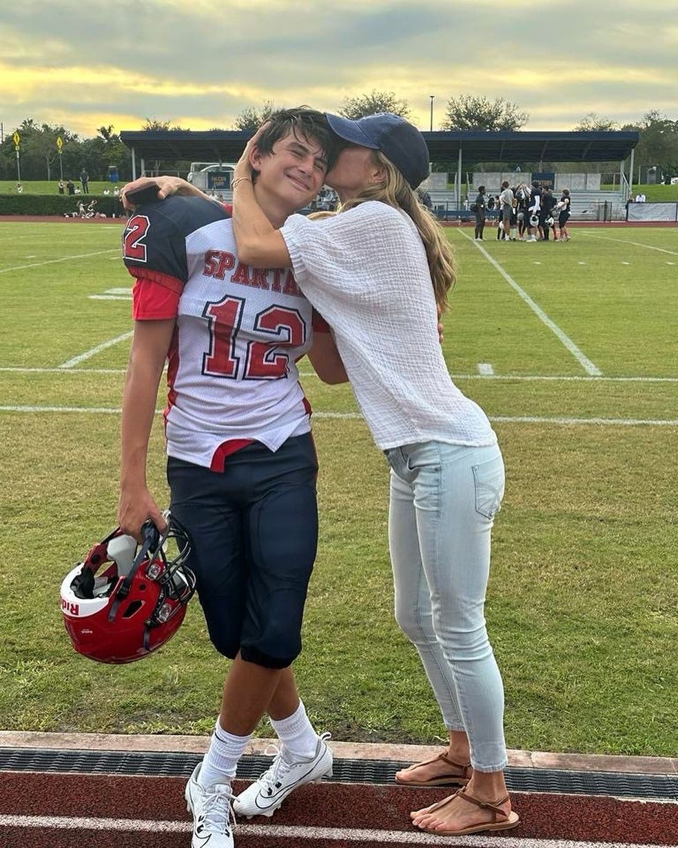 Gisele Bündchen e o filho Benjamin — Foto: reprodução