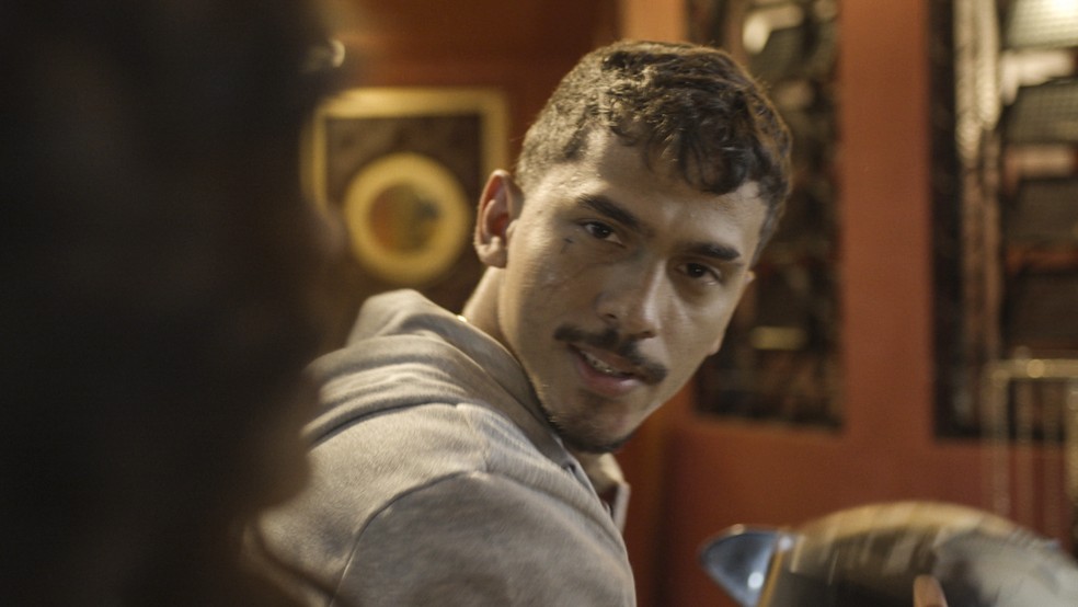 Ruan Aguiar em cena de 'Fuzuê' — Foto: Rede Globo/ Divulgação