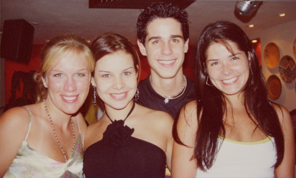 Fernanda Souza com Pedro Neschling, Ludmilla Dayer e Samara Felippo — Foto: Arquivo