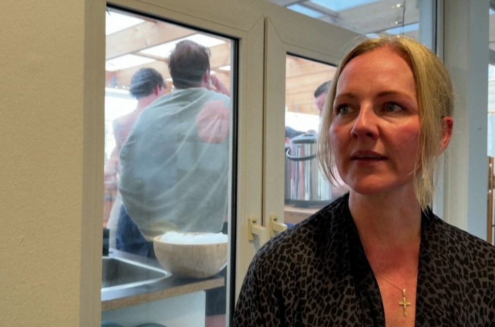 Ida Auken em sauna de Copenhague — Foto: AFP