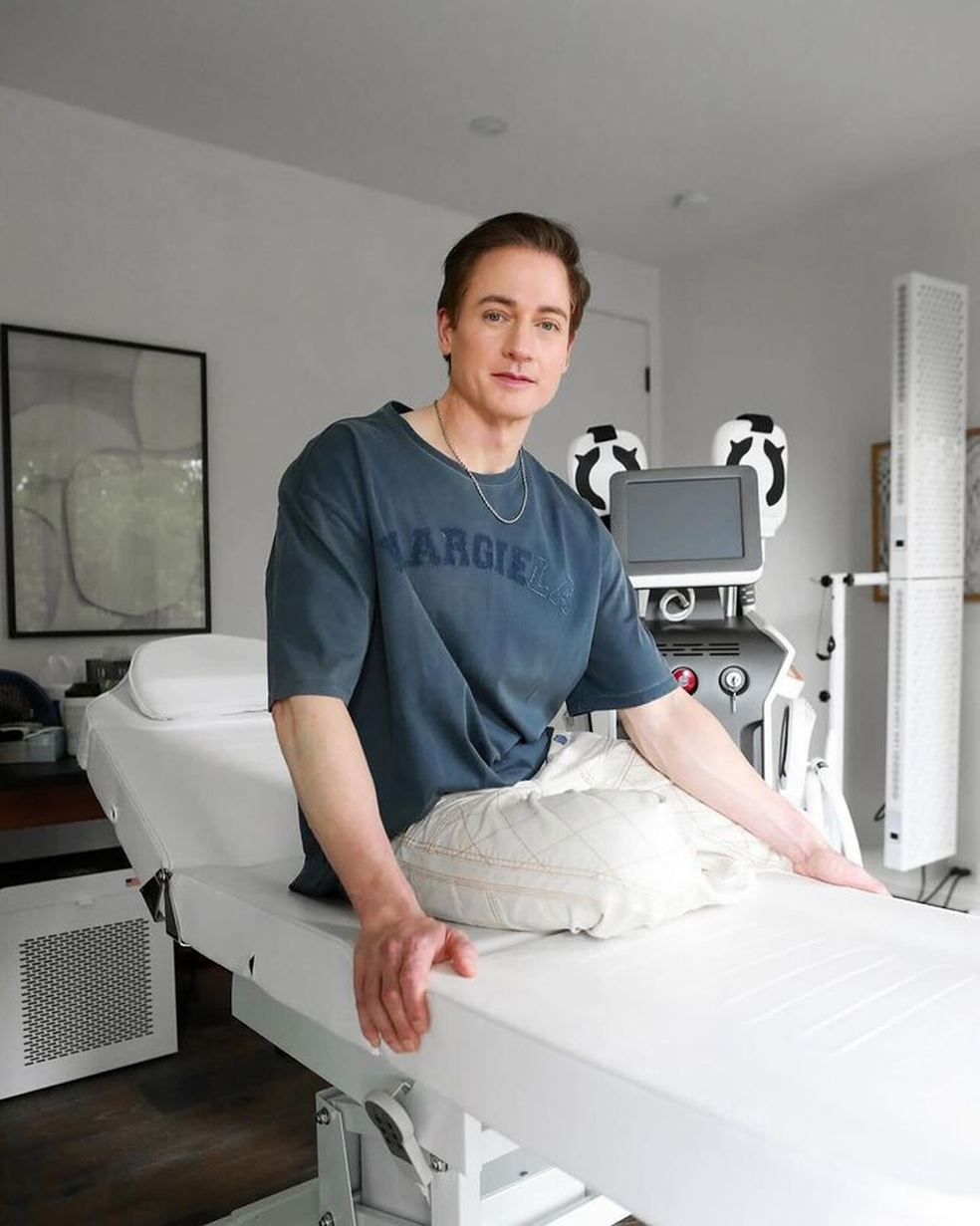 Magnata que tenta voltar 'aos 18 anos' substitui todo o plasma do corpo por  prote&iacute;na