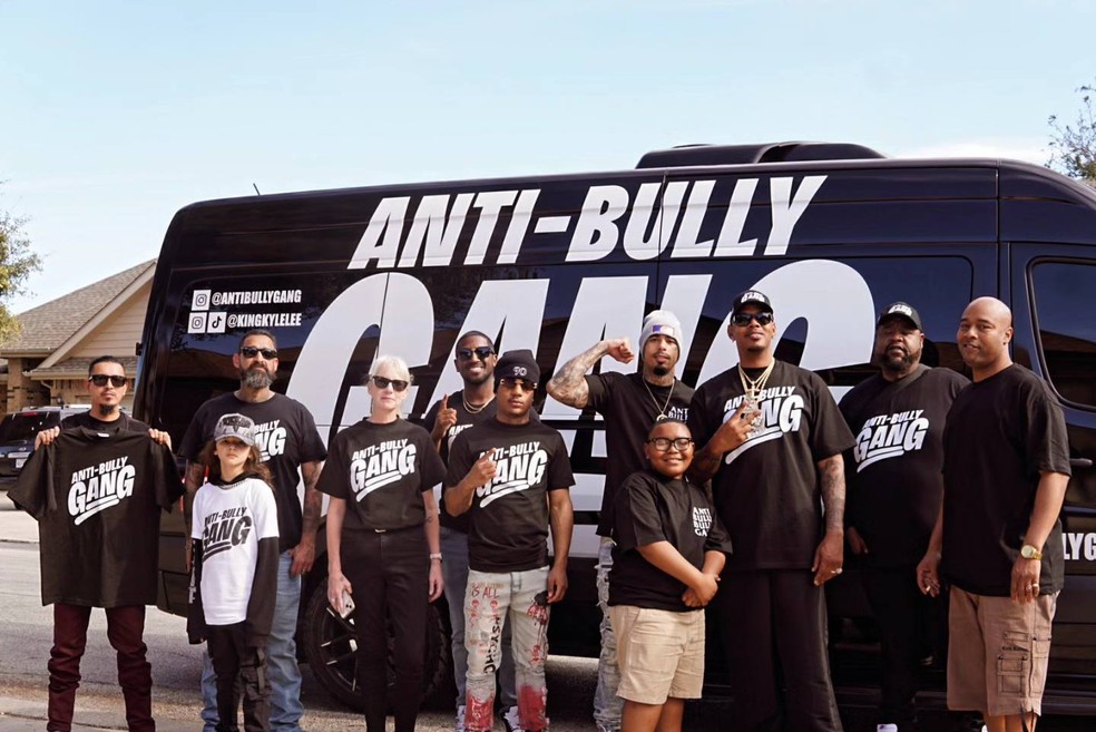 Anti-Bully Gang em ação de suporte a crianças vítimas de bullying — Foto: Reprodução/Redes Sociais