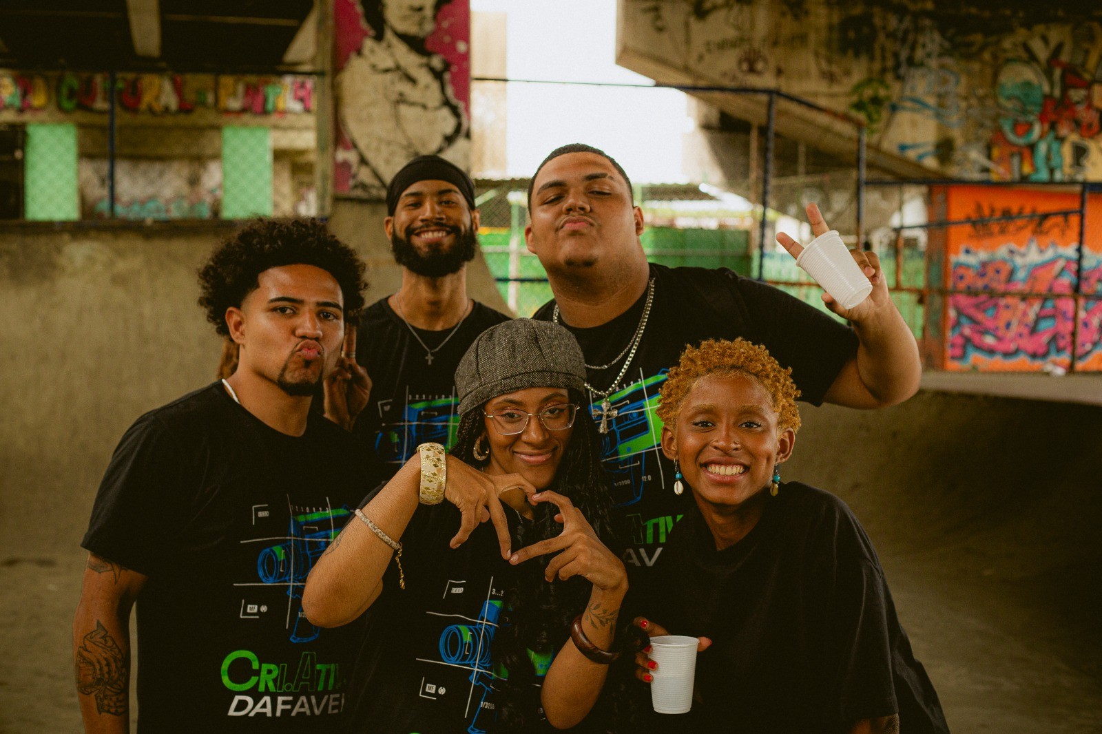 Jovens de favelas do Rio vão produzir série da Globo. Projeto abre 120 vagas para nova turma - QTU Questões do Universo