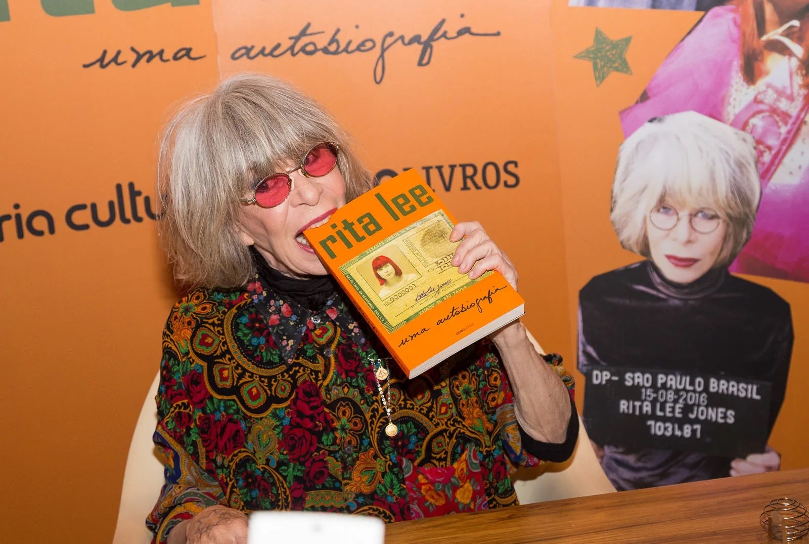 Rita Lee no lançamento de "Uma autobiografia", em novembro de 2016, na Livraria Cultura do Conjunto Nacional, em São Paulo — Divulgação Globo Livros