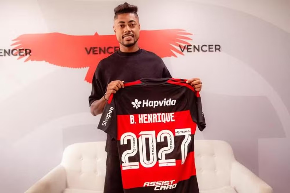 Bruno Henrique renova com Flamengo até 2027 — Foto: Adriano Fontes/Flamengo