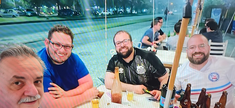 Médicos de SP são mortos a tiros em quiosque na Barra da Tijuca - Todas as vítimas eram de SP e tinham vindo para um congresso internacional de ortopedia. Na foto, Diego Ralf Bomfim, Marcos de Andrade Corsato e Perseu Ribeiro Almeida — Foto: Reprodução