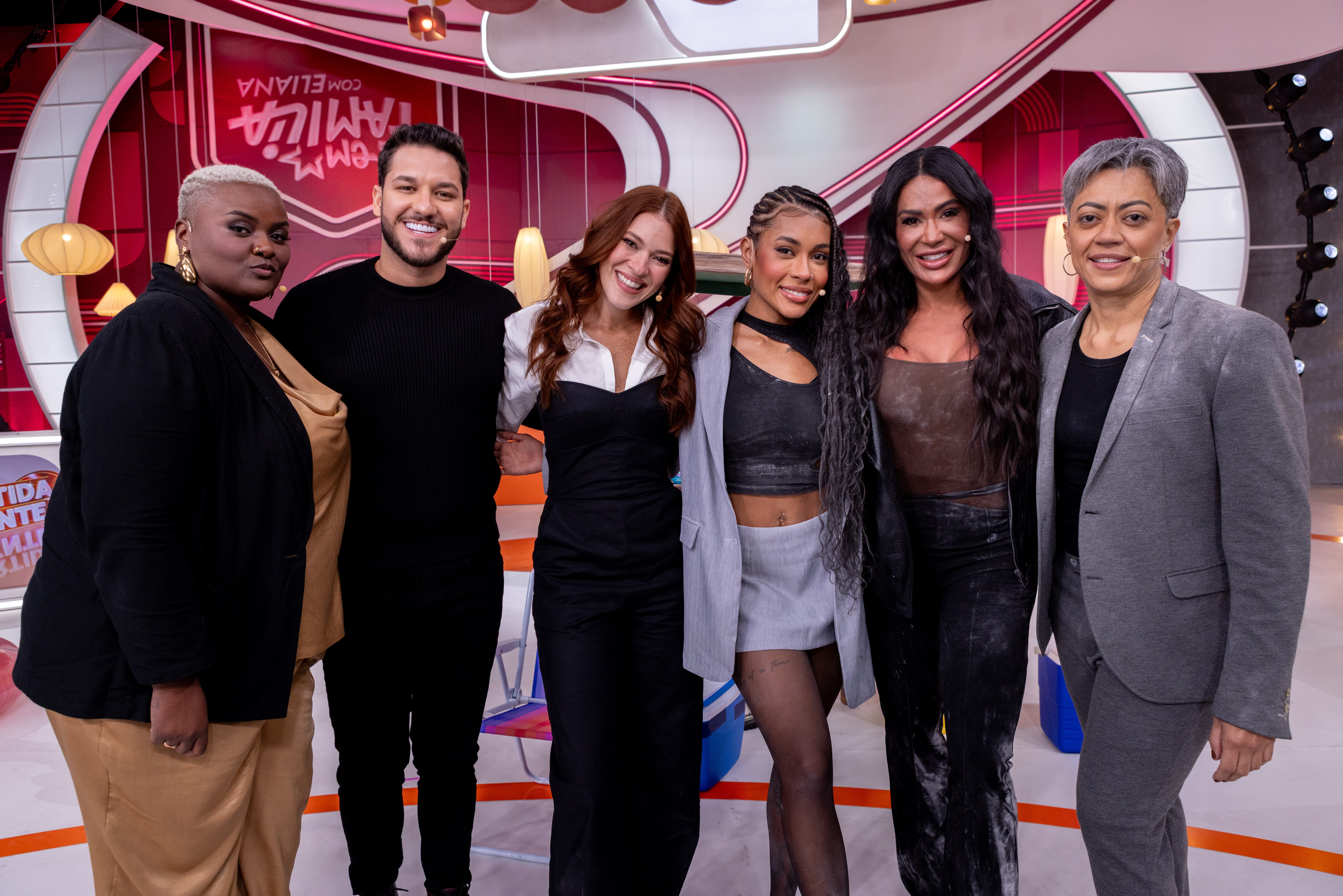 Gracyanne Barbosa e as irmãs enfrentam Ana Clara e vencedores de ‘Estrelas da Casa’ no palco de Eliana - QTU Questões do Universo