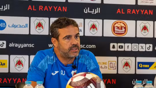 Com jogos suspensos e rotina de explosões, futebol do Oriente Médio convive com tensão: 'Situação preocupa', diz Artur Jorge Com jogos suspensos e rotina de explosões, futebol do Oriente Médio convive com tensão: 'Situação preocupa', diz Artur Jorge