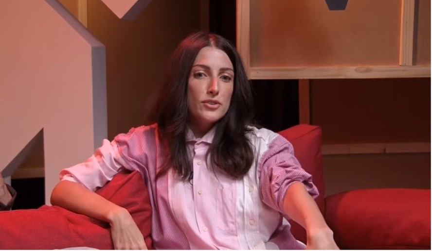 Clarice Falcão no podcast 'Por trás da porta'