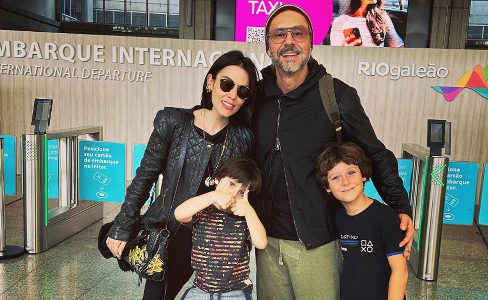 Alexandre Nero, mulher e filhos viajam para fora do Brasil — Foto: Reprodução/ Instagram