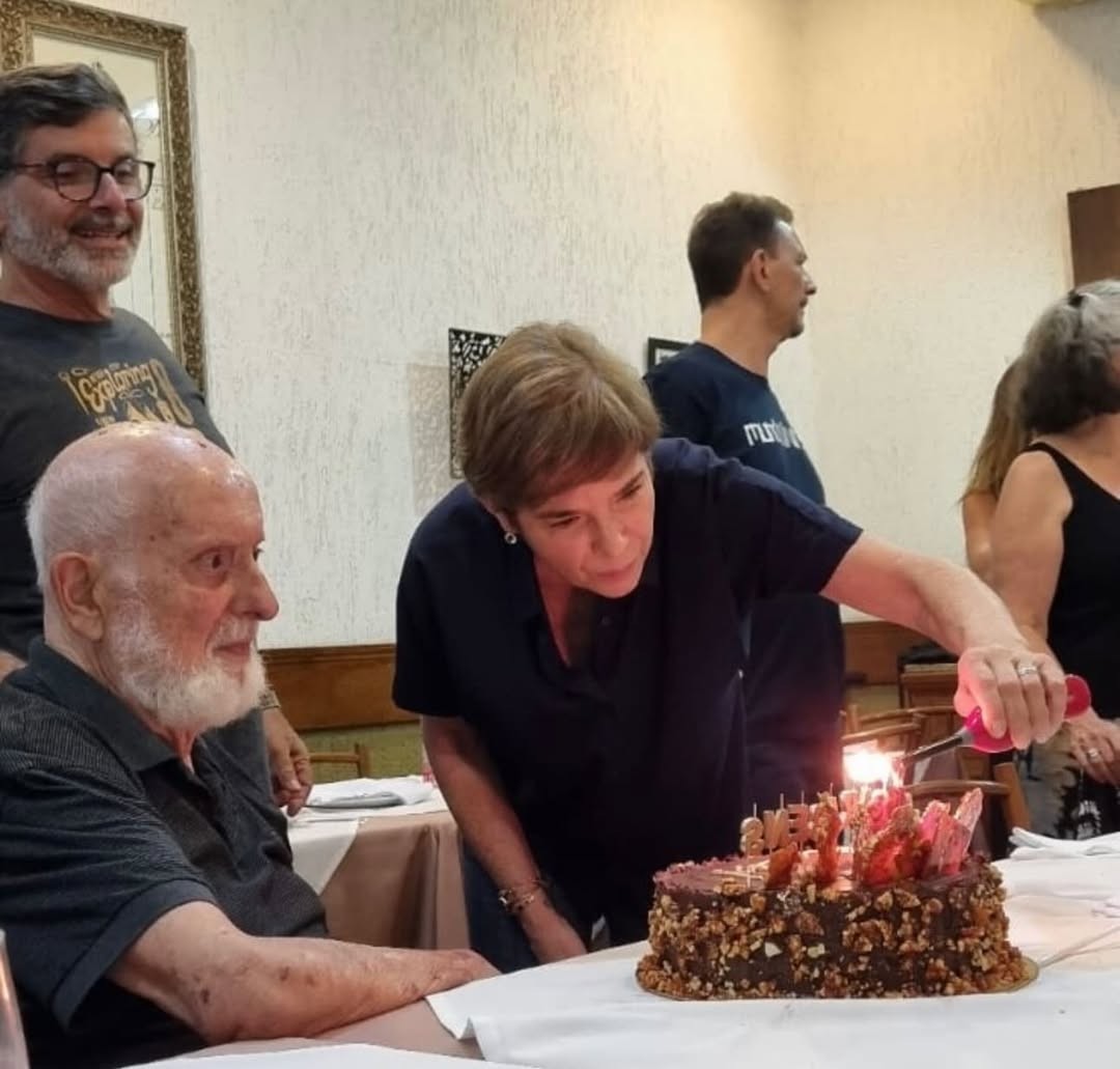 Discreta, Renata Lo Prete homenageia pai em aniversário de 92 anos: 'Sorte grande'