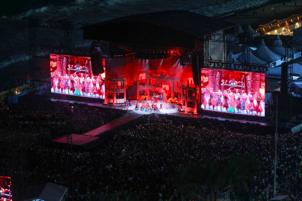 Ela veio: Lady Gaga abre show para multidão em Copacabana — Foto: Alexandre Macieira / Prefeitura do Rio