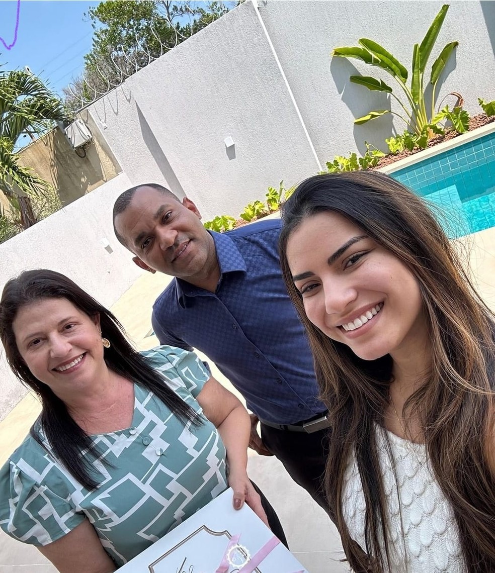 Luva de Pedreiro reata namoro e compra casa de R$ 1 milhão — Foto: rep/ instagram