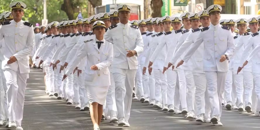 A seleção da Escola Naval oferece 54 vagas para ambos os sexos
