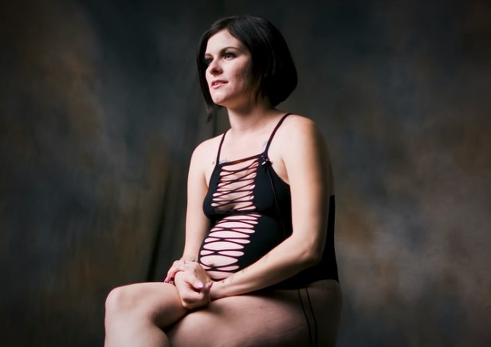 Stripper Faith, na Flórida, causa polêmica por trabalhar grávida de 37 semanas — Foto: Reprodução/YouTube