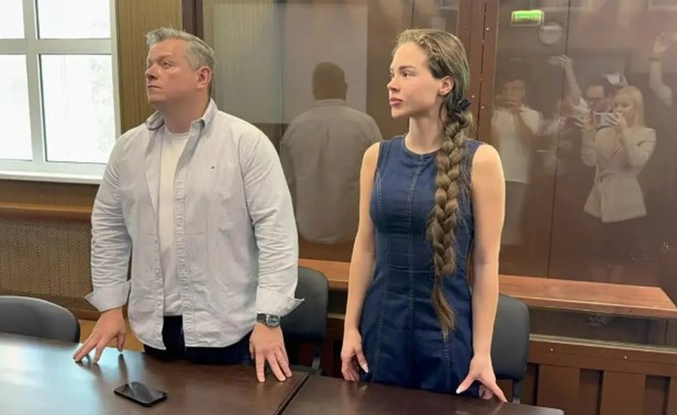 Sofya Vershinina em tribunal de Moscou — Foto: Reprodução/YouTube(Komsomolskaya Pravda)
