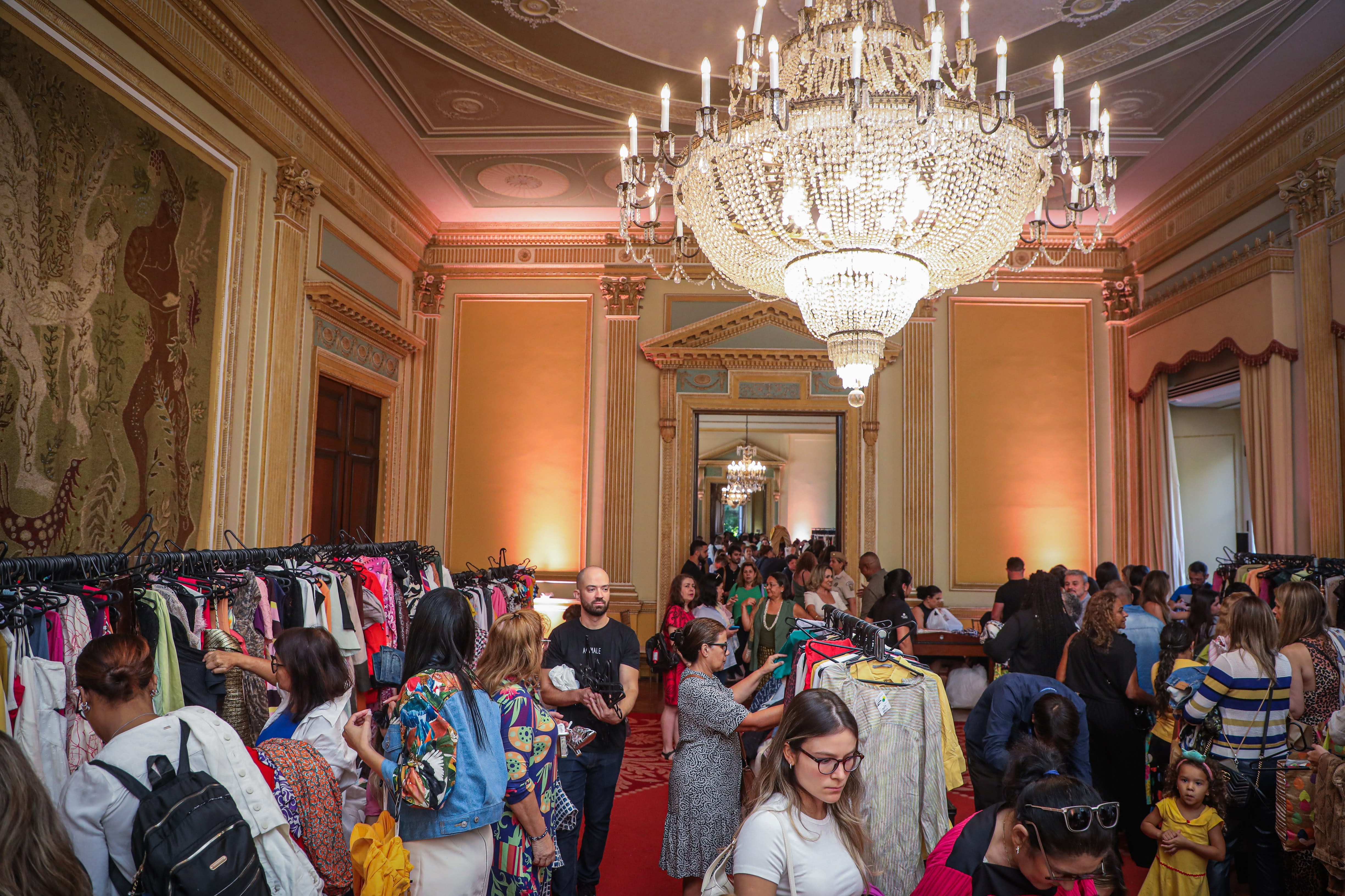 Bazar da RIOinclui reúne closets de famosas e marcas queridas em um fim de semana de moda com propósito - QTU Questões do Universo