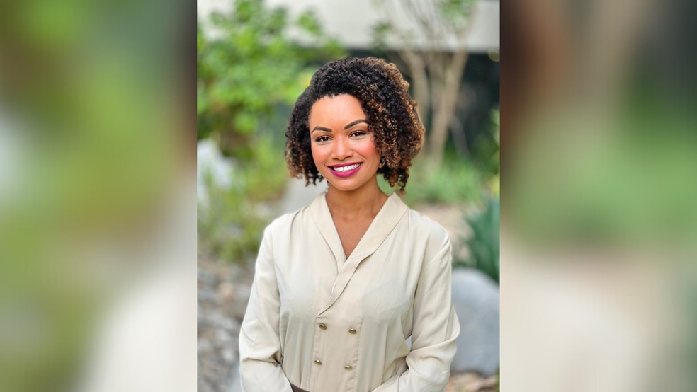 Jéssica Santos, 31, comissária de bordo moradora de Abu Dhabi relatou ao PAGE NOT FOUND que o trabalho foi extramemente afetado pelo conflito entre EUA e Irã — Foto: Divulgação
