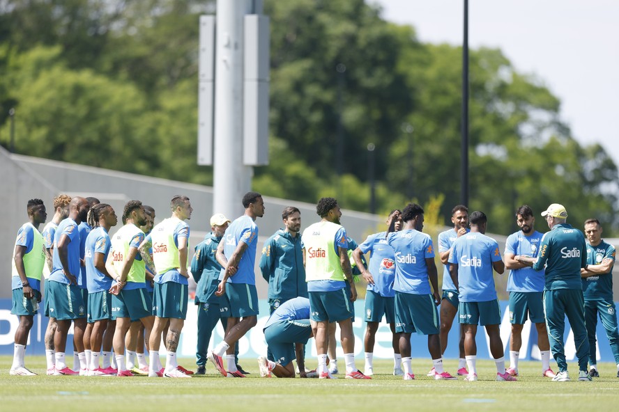 Leitores do EXTRA escalam o time ideal entre os convocados da seleção ...