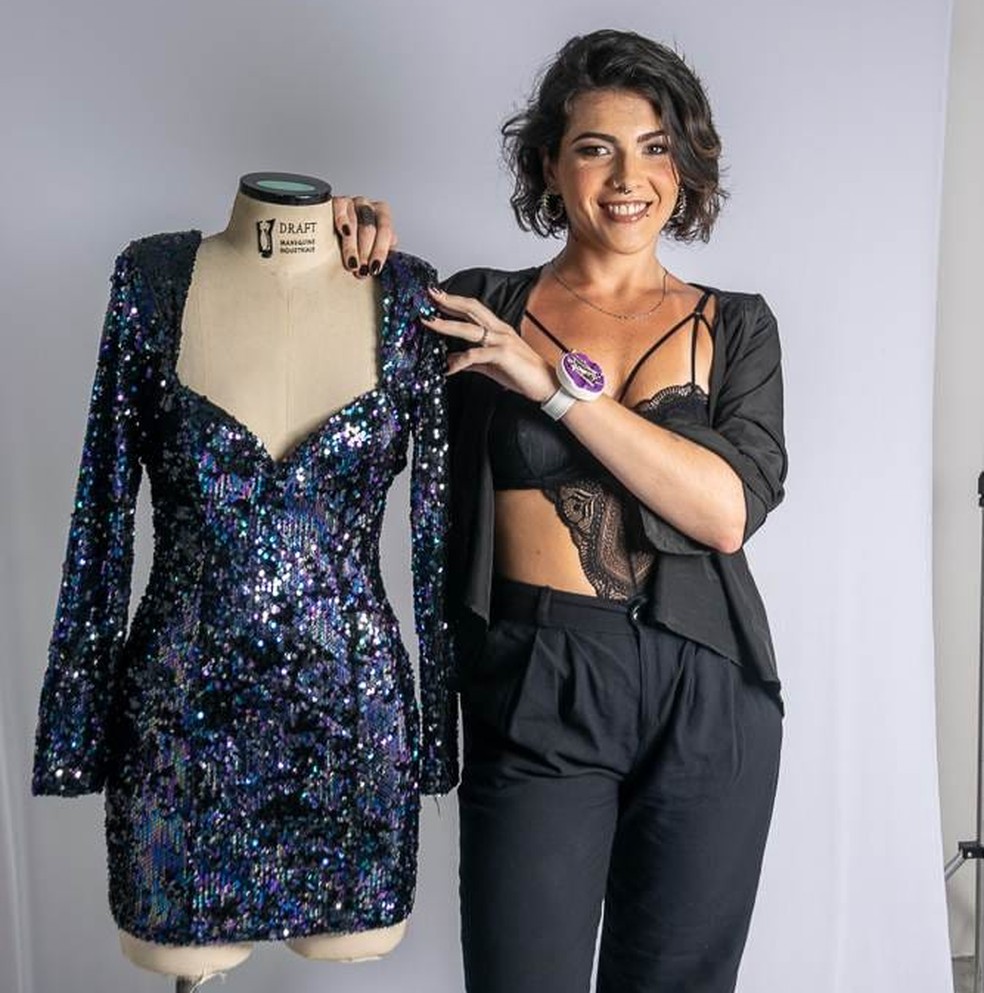 Nalu Castilhos produz as roupas do bloco Tambores de Olokun — Foto: Arquivo pessoal