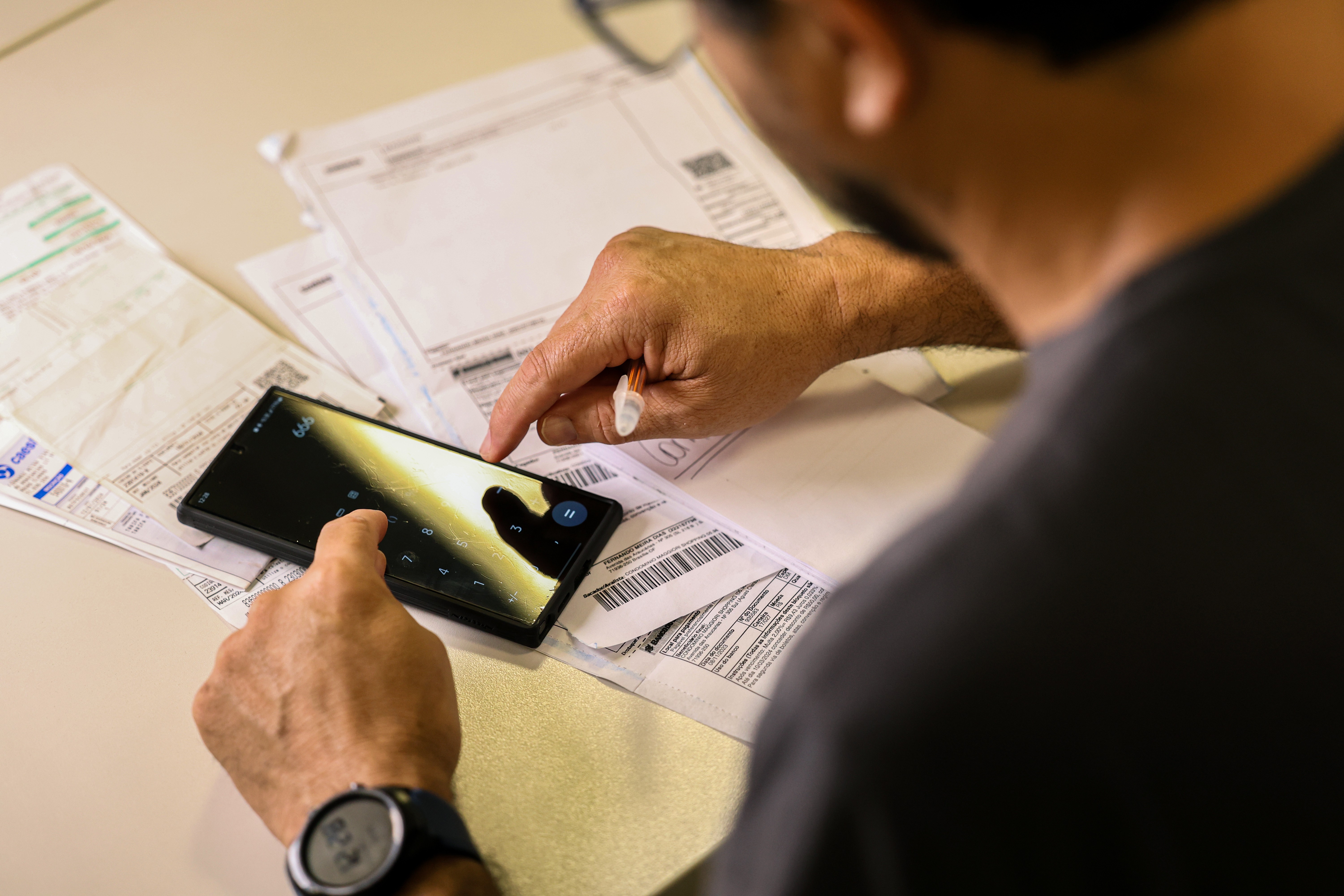 Recomposição de 5,62% para servidores estaduais entrará na folha deste mês. Veja tabela