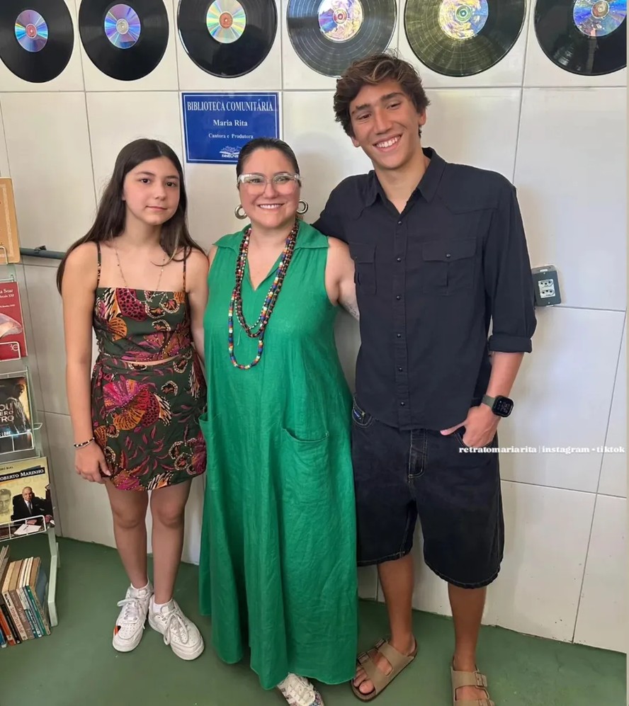 Maria Rita faz rara aparição com os filhos, netos de Elis Regina