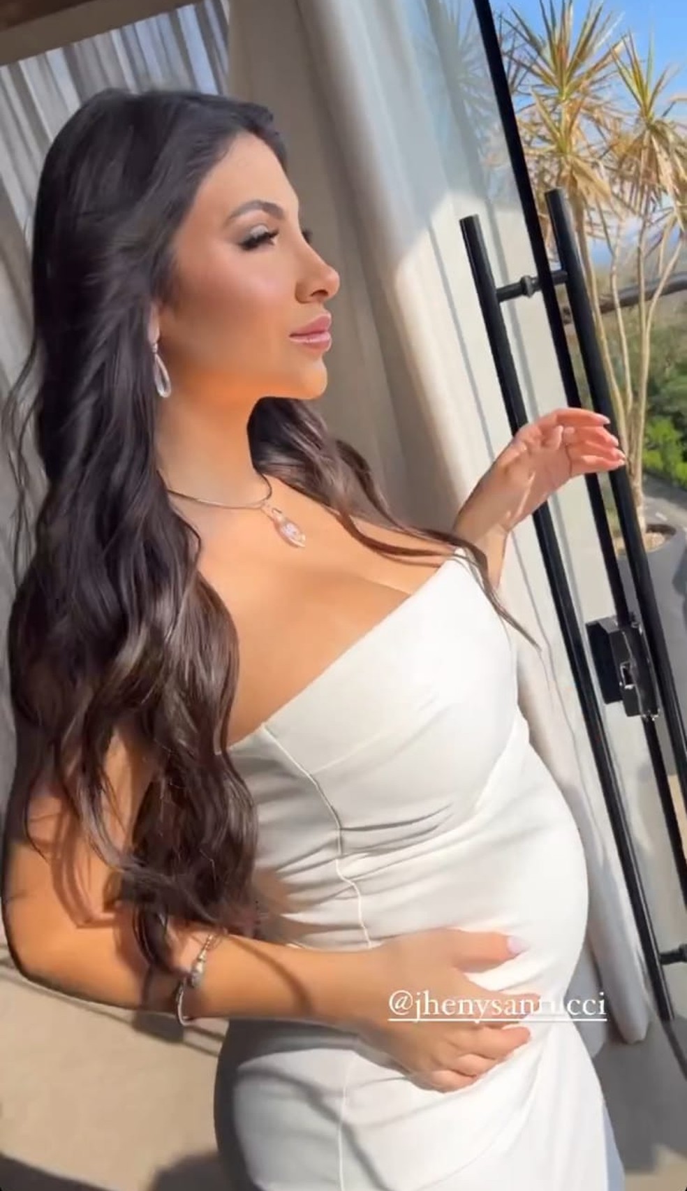 Jheny Santucci se arrumando para ch&aacute; revela&ccedil;&atilde;o &mdash; Foto: Reprodu&ccedil;&atilde;o/Instagram