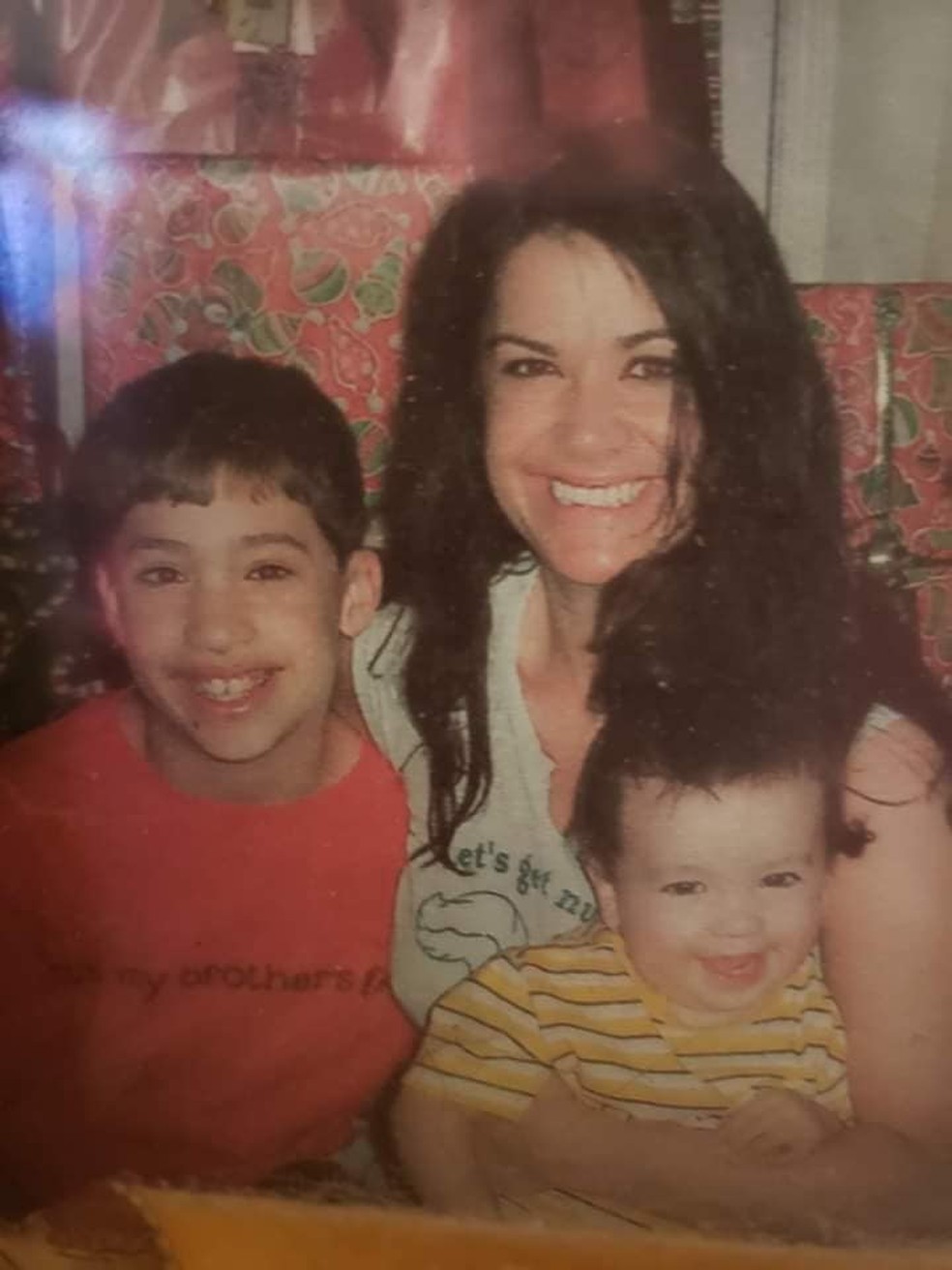 Scarlet Seixas com os filhos Dakota e Ty,  netos de Raul Seixas — Foto: reprodução/ facebook
