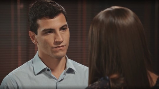 Nos resumos de 'Família é tudo', Jéssica constrange Murilo perante Luca, que descobre sua paixão por Electra