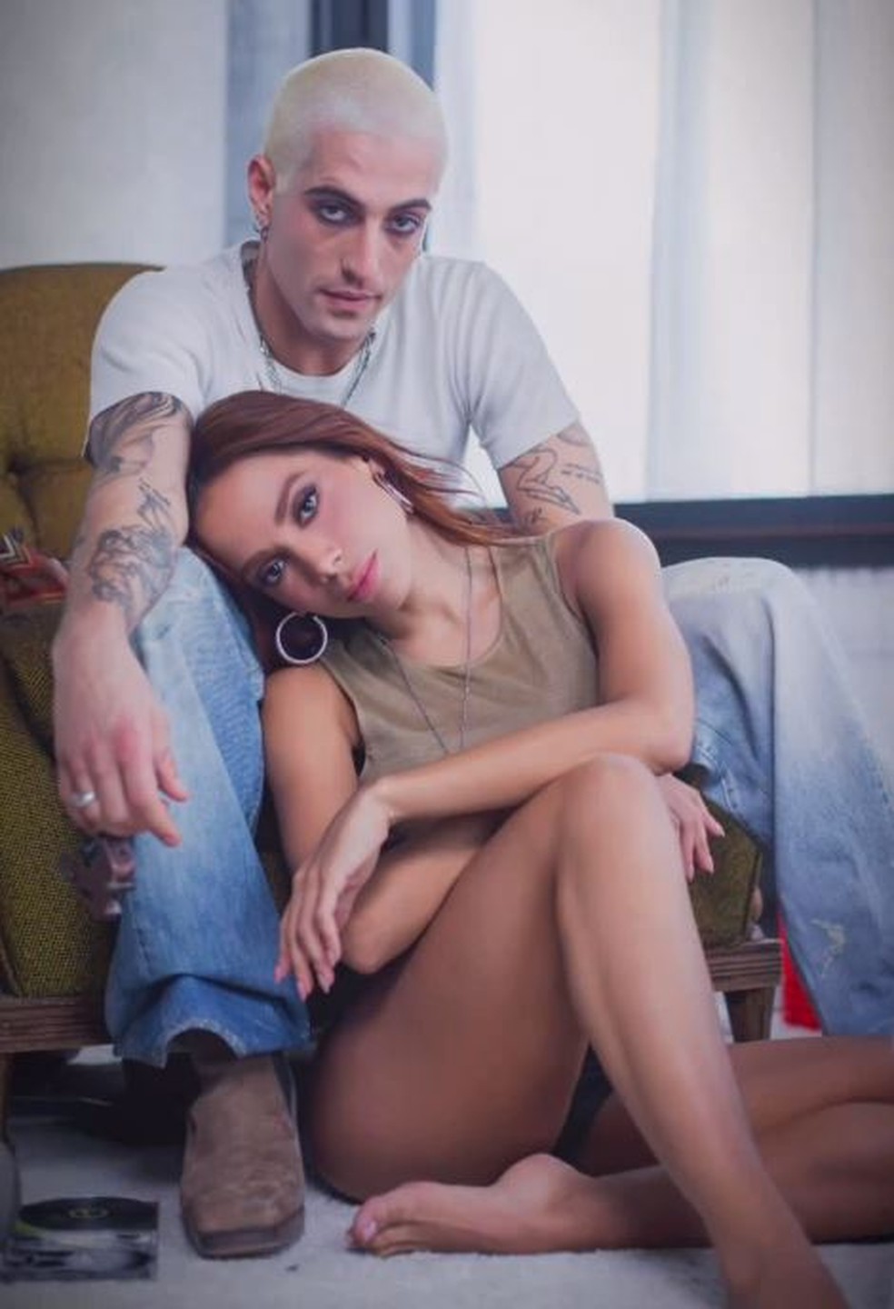 Damiano David e Anitta no clipe de "Mil veces" — Foto: Reprodução