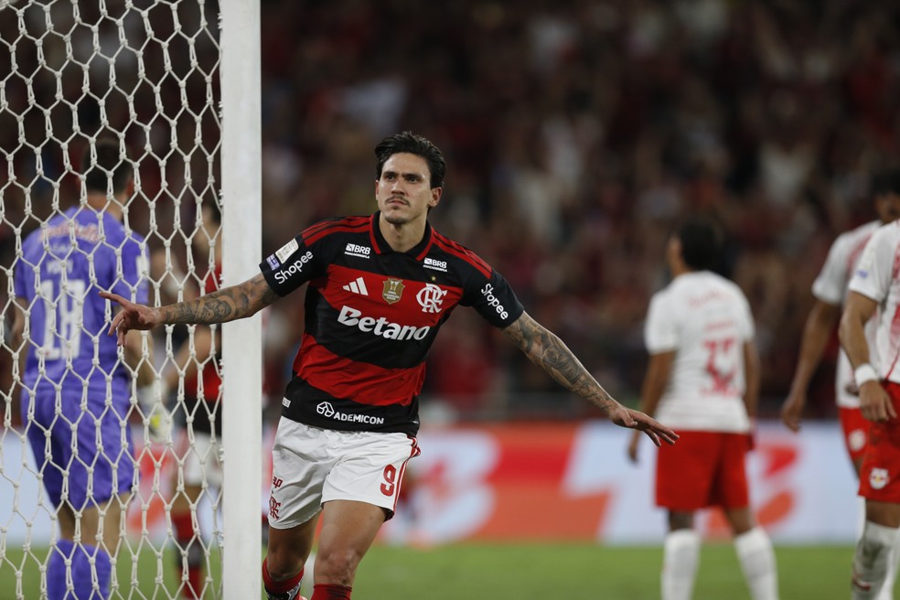 Pedro comemora gol pelo Flamengo — Foto: Alexandre Cassiano