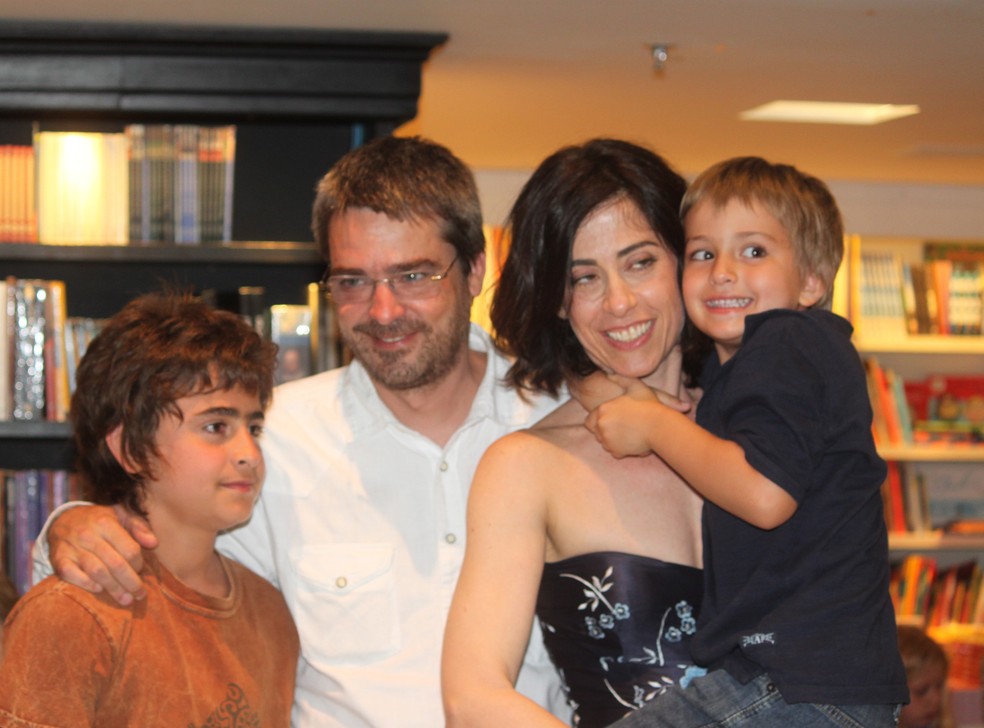 Quem é o marido de Fernanda Torres filmado com lágrimas nos olhos após discurso da atriz