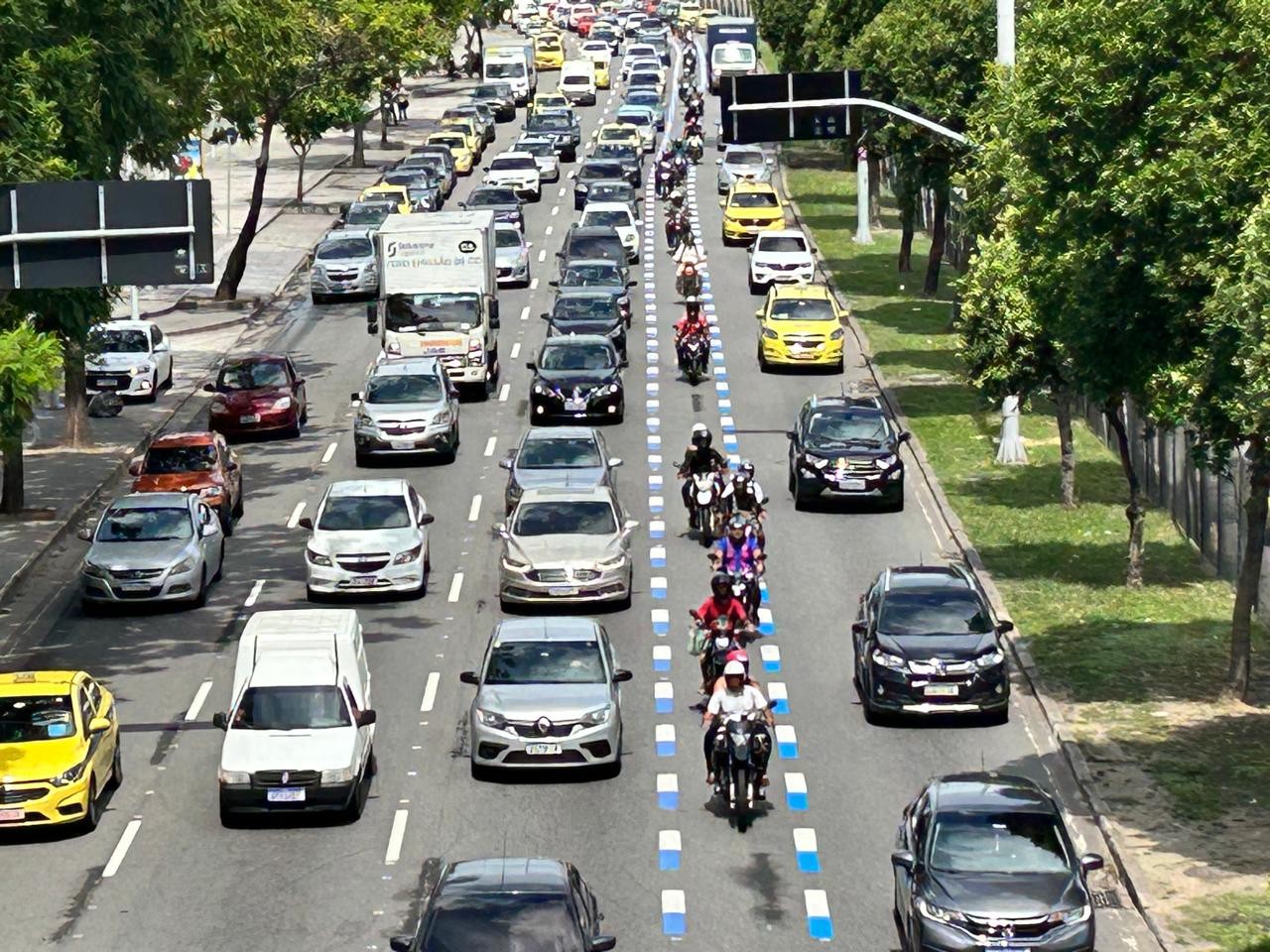 Linha Vermelha terá motofaixa em trecho do Caju até a Via Dutra
