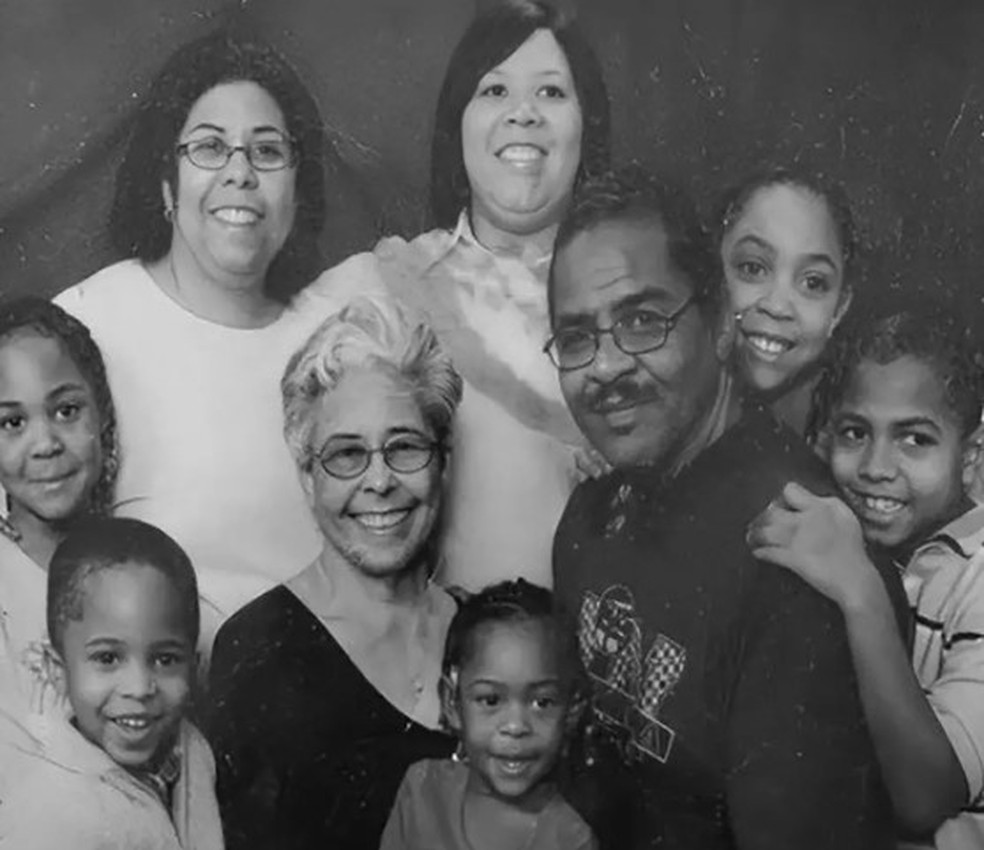 Terril Johnson com membros da família — Foto: Reprodução